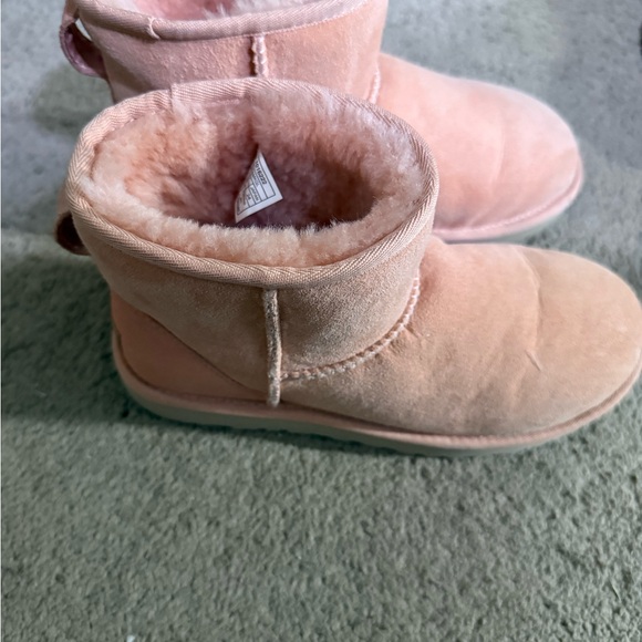 Ugg - plush pinkish color - Picture 3 of 5